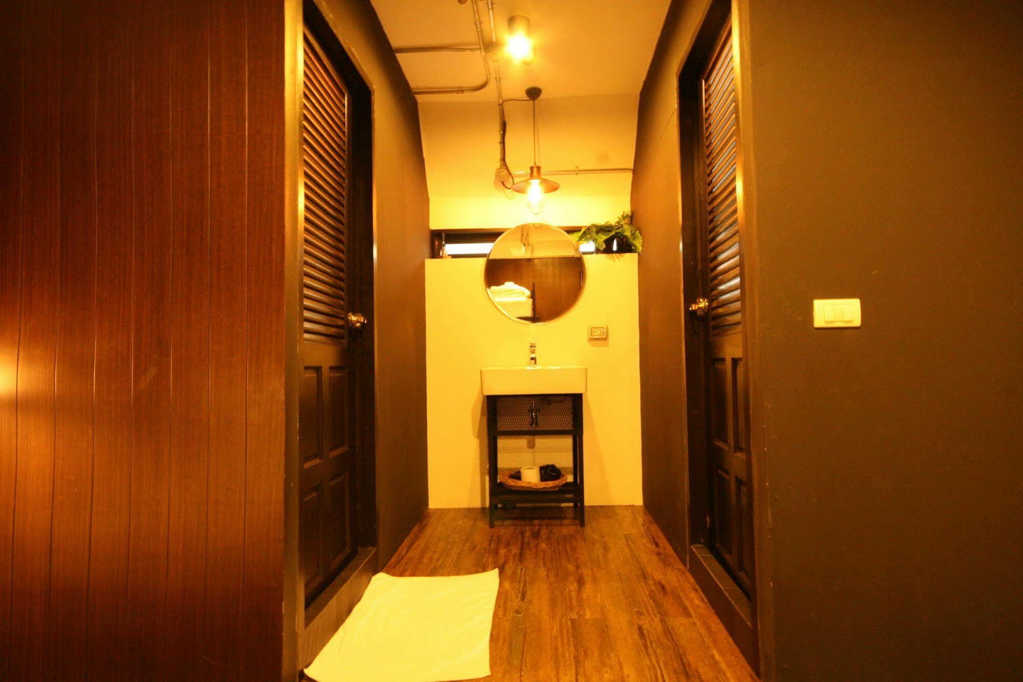 Strips The Poshtel Hostel เชียงใหม่ ภายนอก รูปภาพ